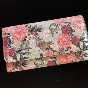 New Guess Wallet